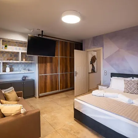 Daedalus Luxury - Seaview & Heated Pool Apartament