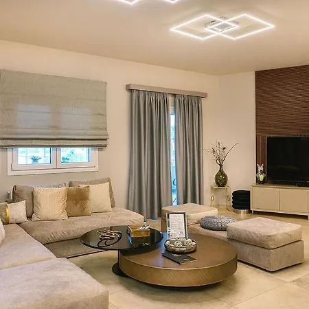 Daedalus Luxury - Seaview & Heated Pool Apartament